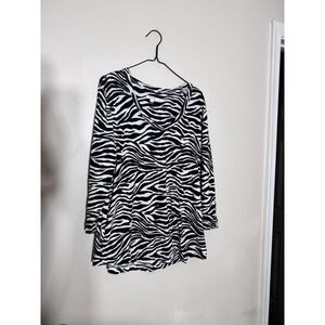 Women's Chicos size 3/extra-large black and white animal print 3/4 sleeve shirt
